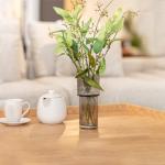 فازة سوداء زجاجية وودي