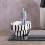 حامل ضيافة مخطط صغير وودي