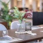 فازة شفافة مخططة وودي