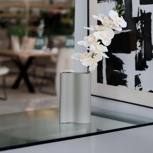 فازة سيراميك ذيتي متموجة وودي