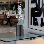 فازة سيراميك رصاصي متموجة وودي