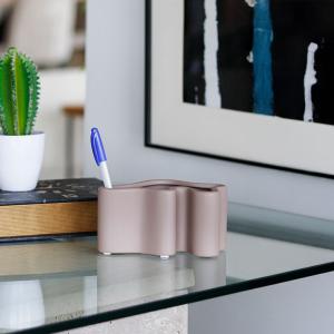 فازة ديكورية صغيرة باللون وردي وودي