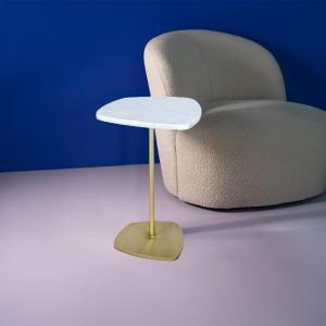 سبيندر طاولة خدمة بقاعدة باللون النحاسي وودي